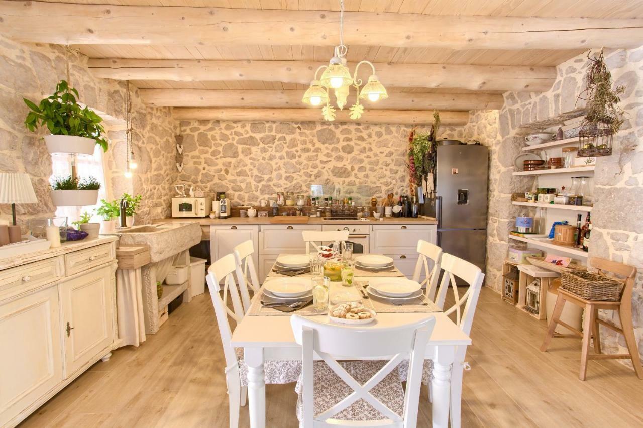 White Cottage Heritage House Čižići 外观 照片