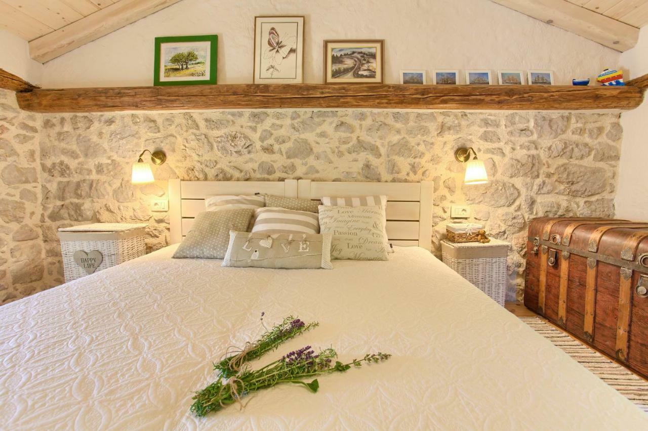 White Cottage Heritage House Čižići 外观 照片