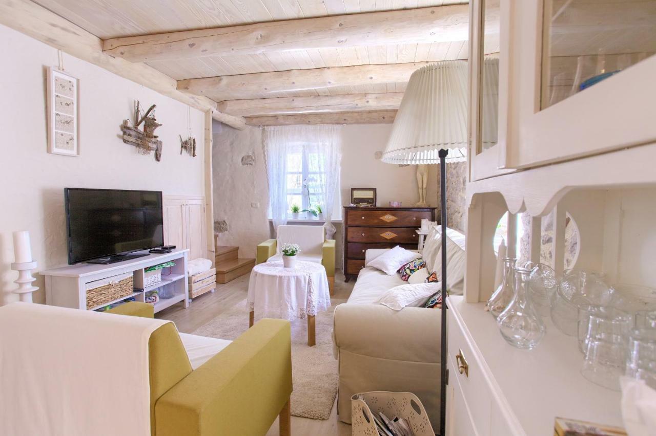 White Cottage Heritage House Čižići 外观 照片