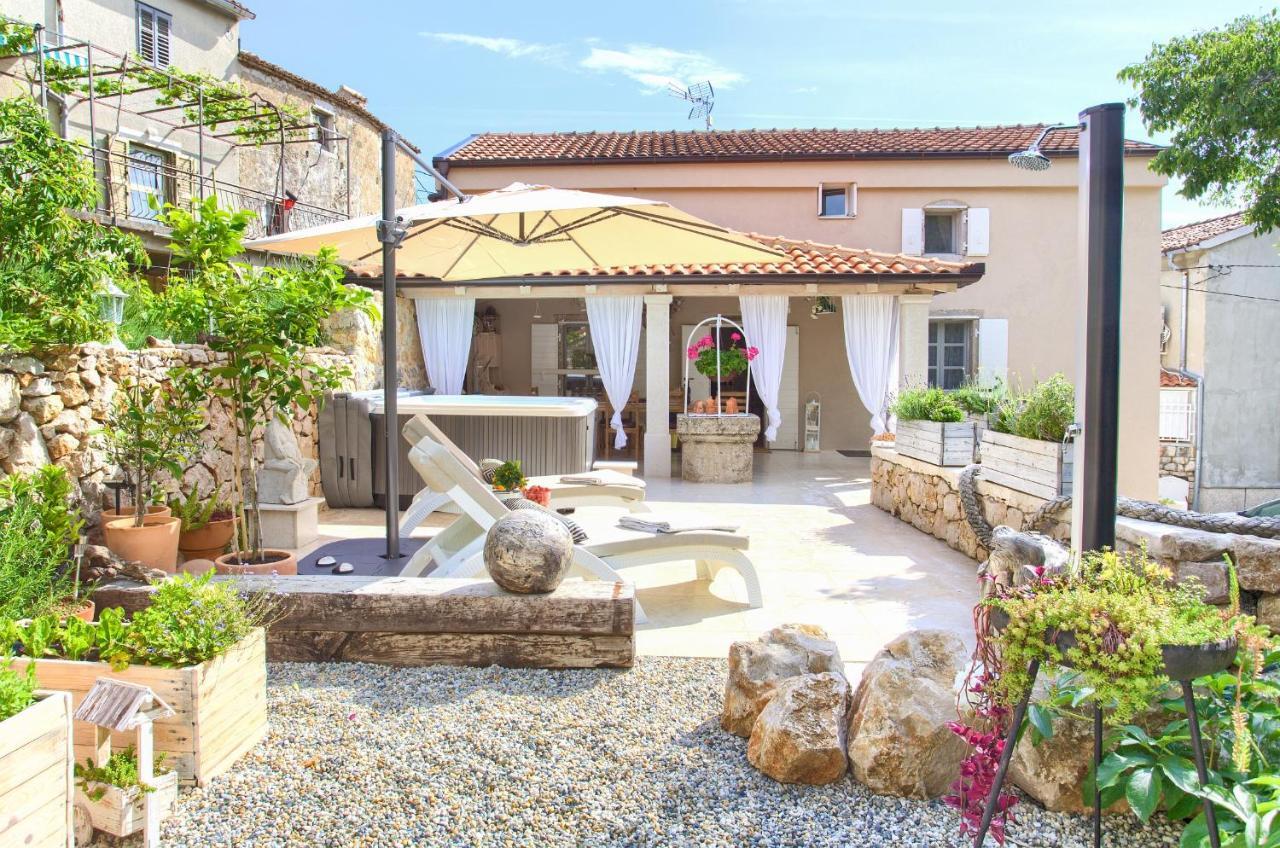 White Cottage Heritage House Čižići 外观 照片